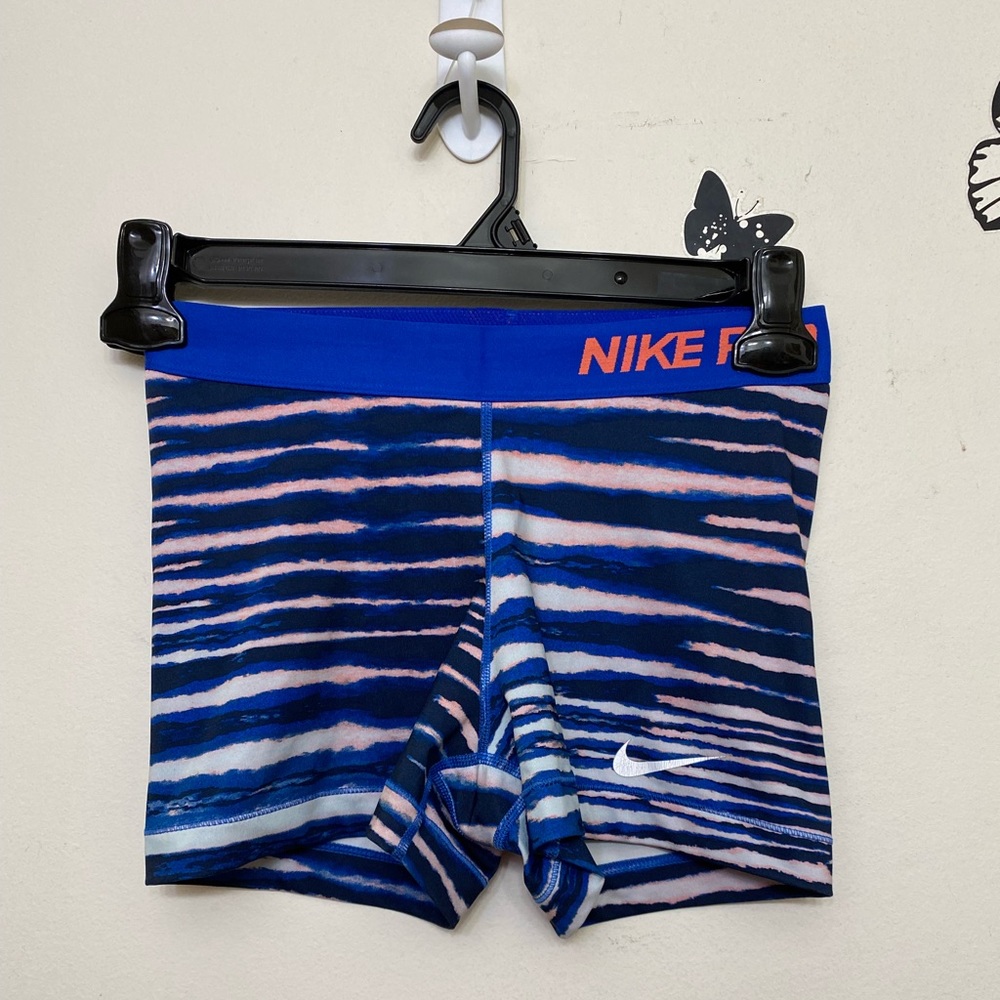 Nike Pro blue strip size M